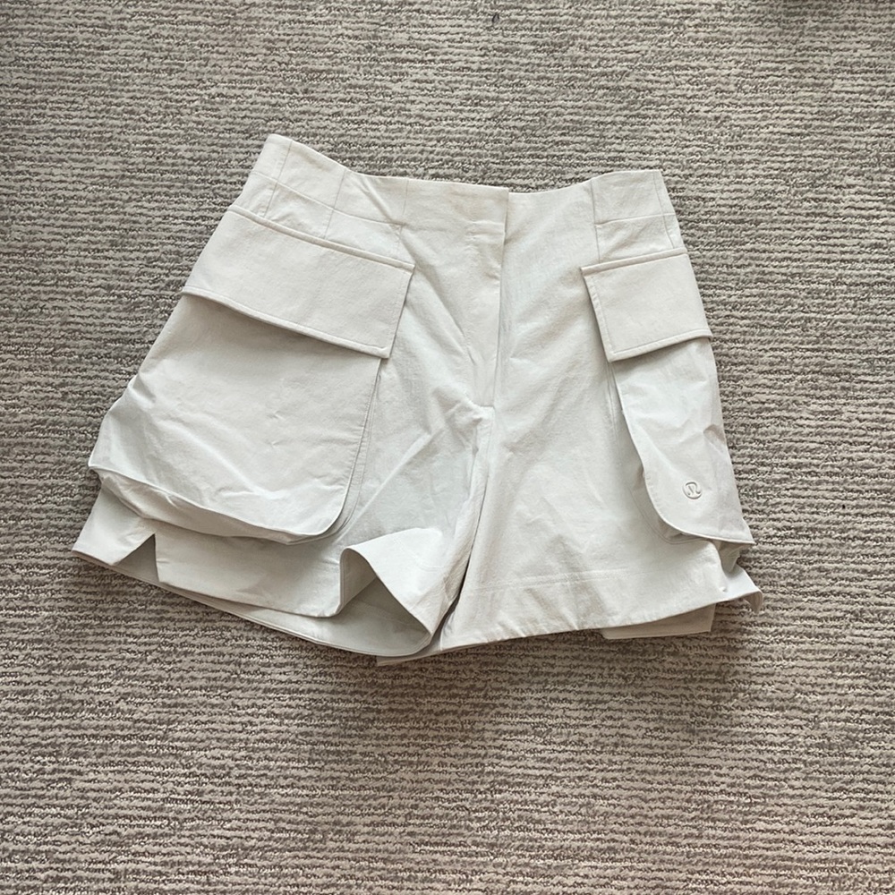 lululemon high rise cargo pocket short